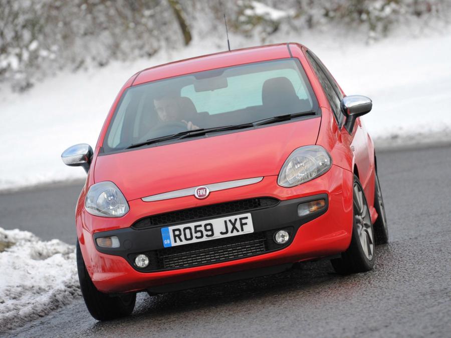  Fiat Punto Evo 3-Door 2010 года  (UK) (фото 9 из 16)